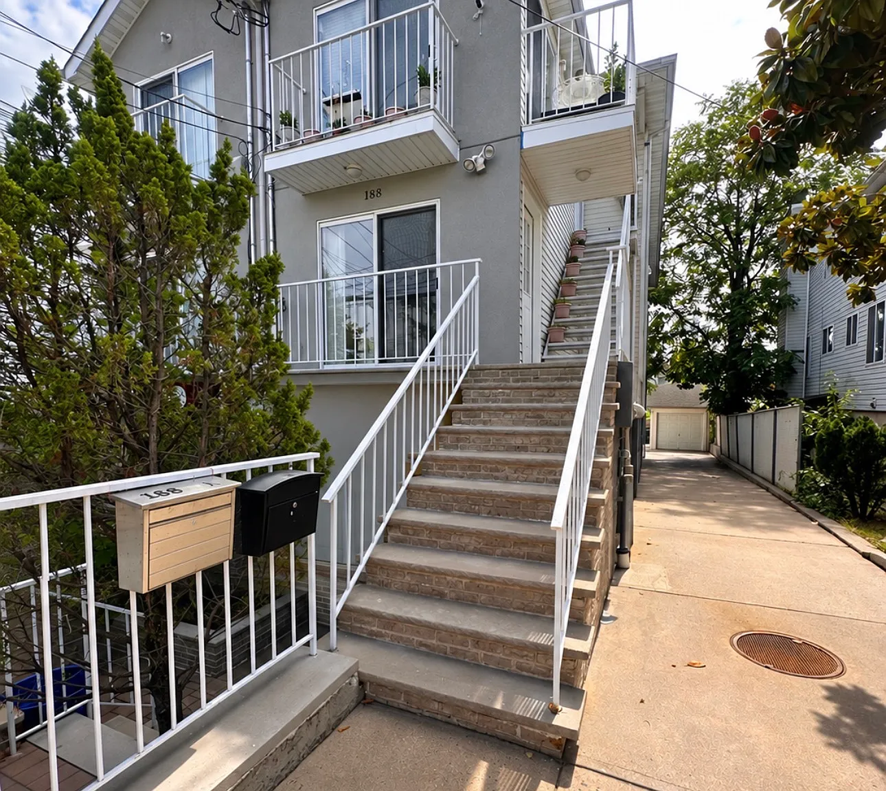 3 bed, 1100 sqft, $3,000 — Photo 3