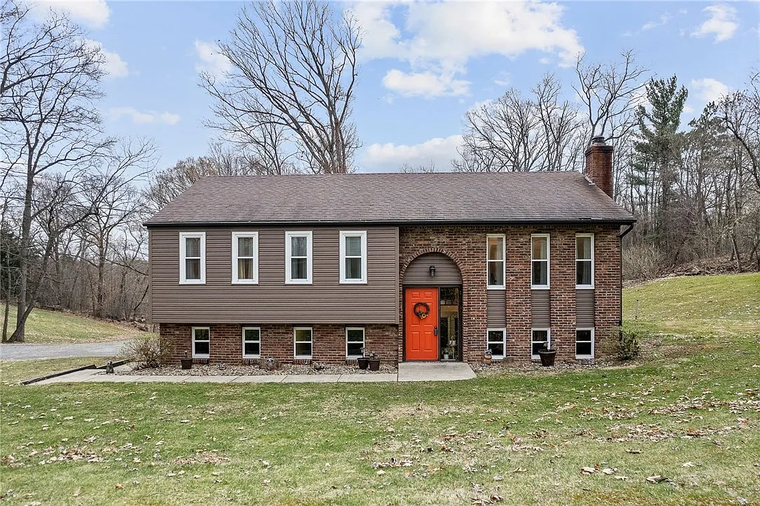 1257 Route 989 photo 1