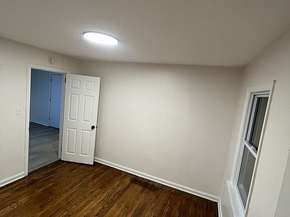 3rd image of 13916 Durkee Ave