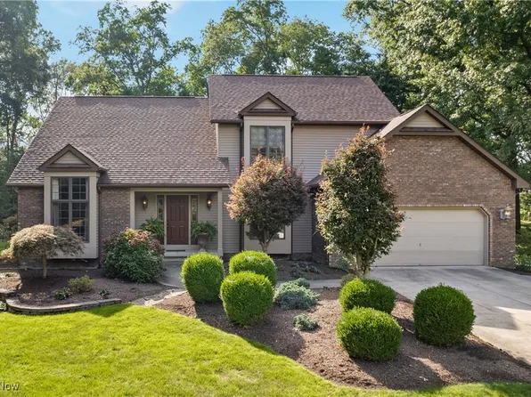 60 Indian Hills Dr, Tallmadge, OH 44278