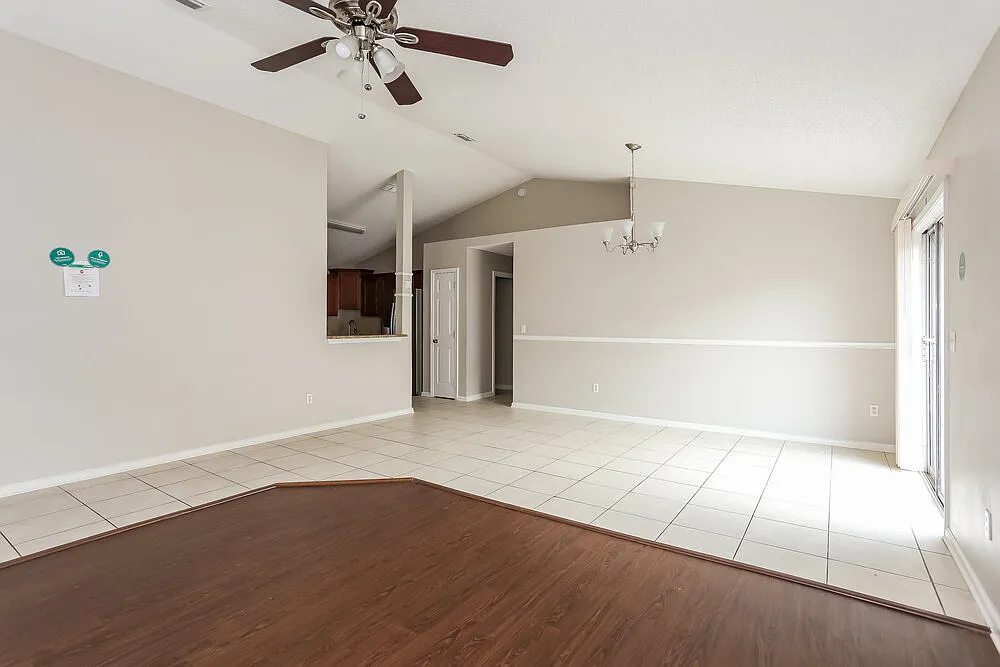3 bed, 2.0 bath, 1326 sqft, $2,005 — Photo 4