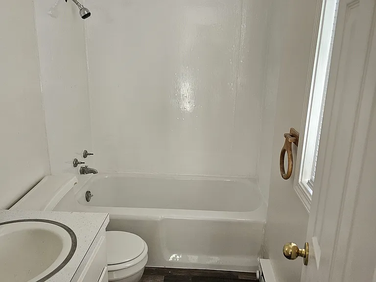 110 7th St #1 — Photo 9