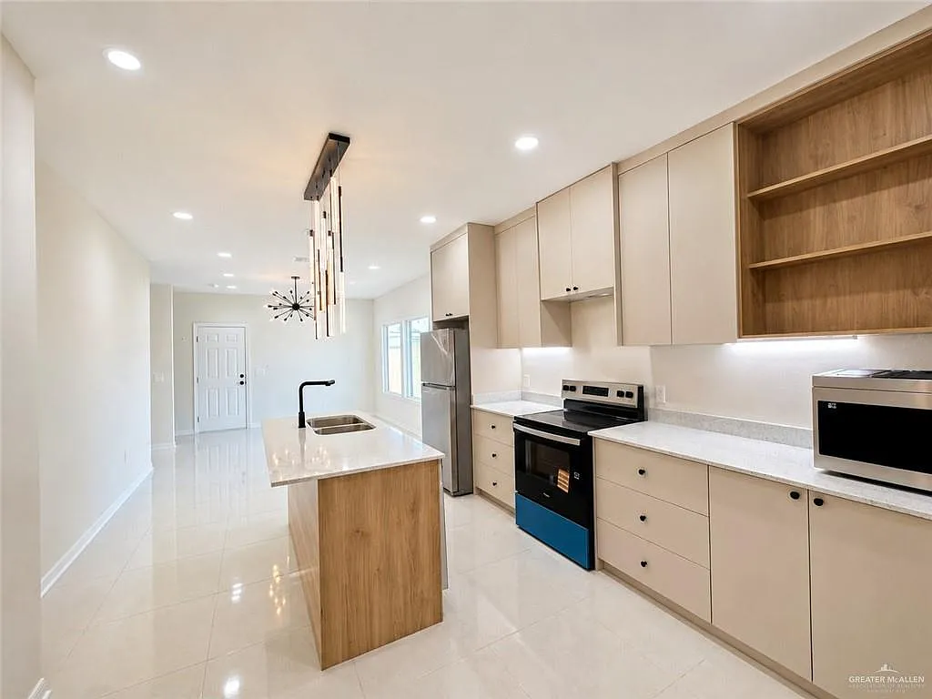 3 bed, 3.0 bath, 1376 sqft, $1,850 — Photo 4