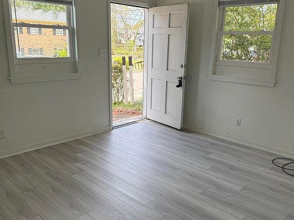 2nd image of 1015 Rosedale Ave