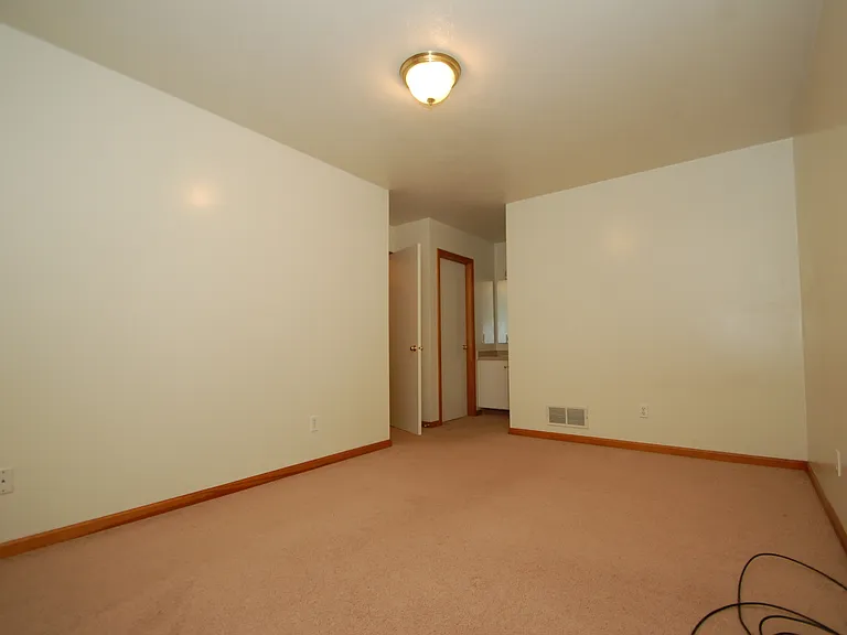 527 S Silverwood Ln #B — Photo 4