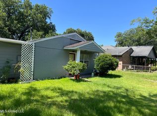 2424 Jackson Ave, Pascagoula, MS 39567