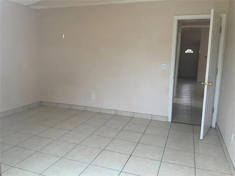 1705 Chatham Cir — Photo 8