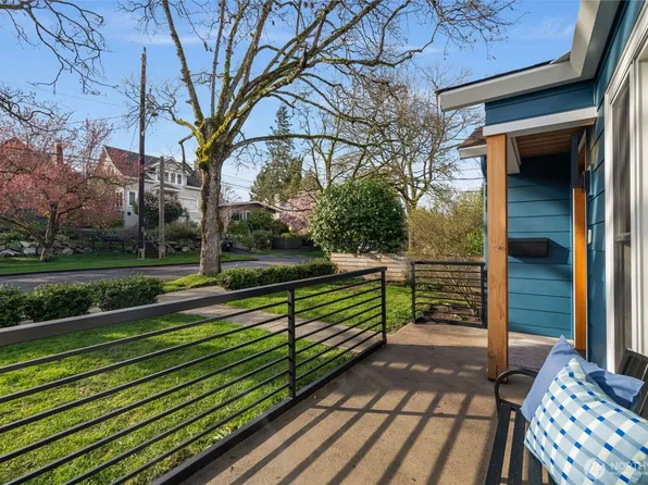 5232 38th Avenue NE, Seattle, WA 98105