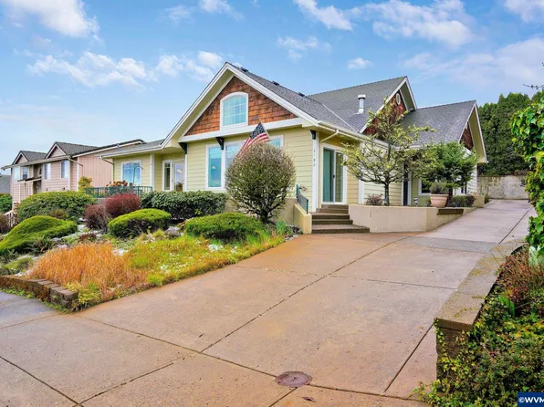 2180 Red Oak Dr S, Salem, OR 97302