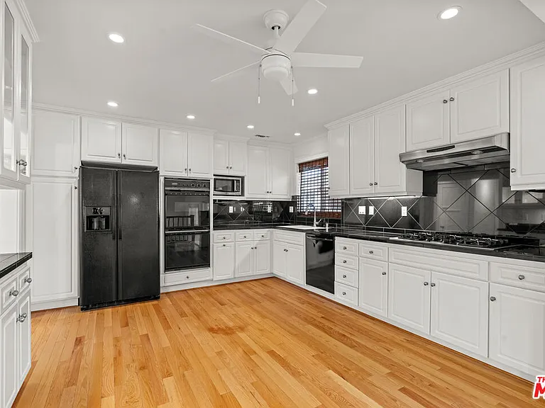 4352 Globe Ave — Photo 9
