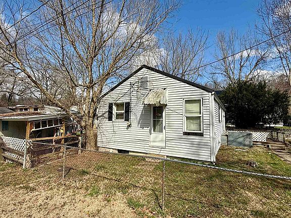 3rd image of 815 Reed Ct