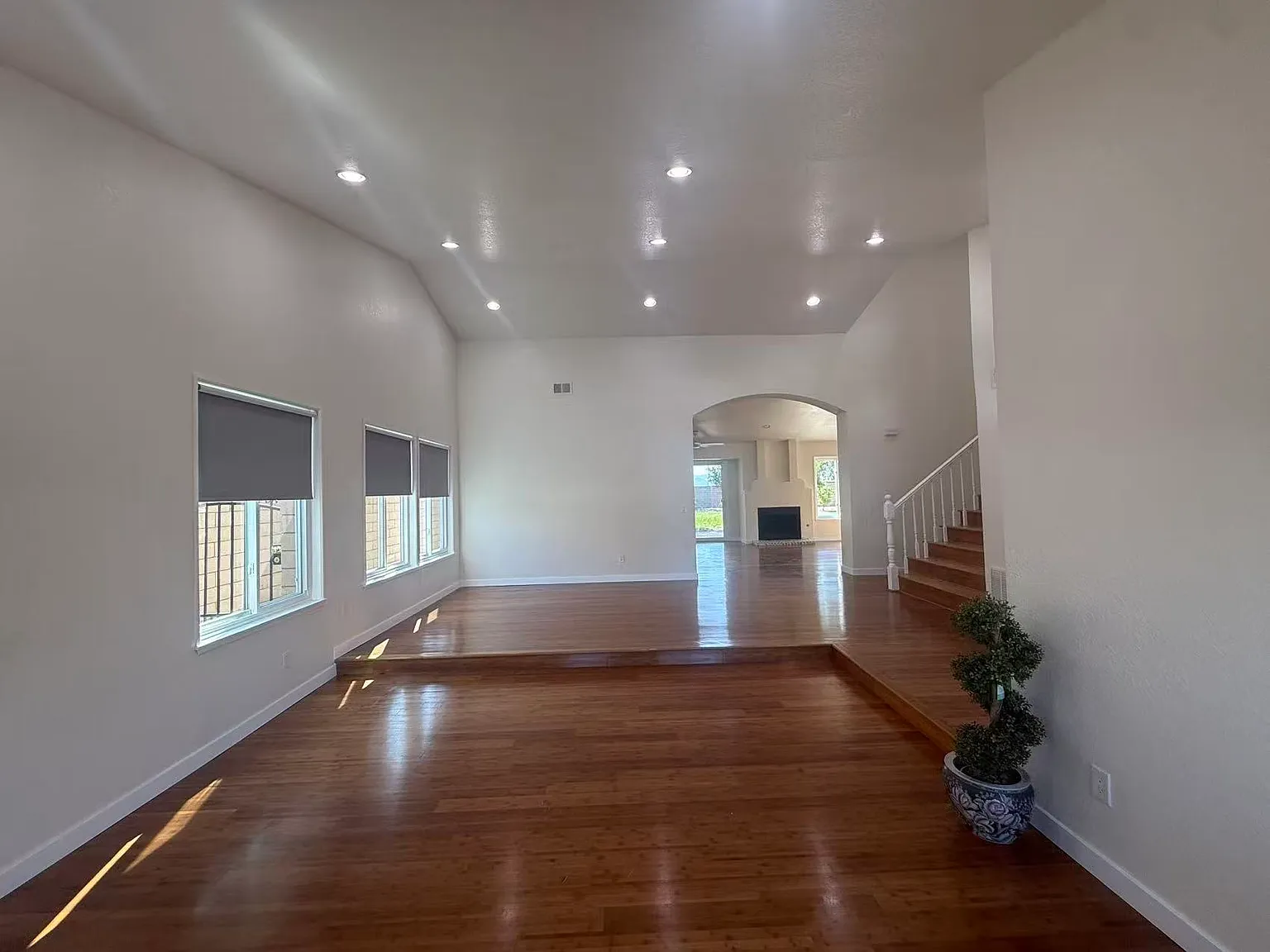 4 bed, 2.5 bath, 2305 sqft, $4,500 — Photo 2