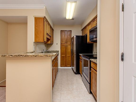 3rd image of 23212 Plantation Dr NE #212