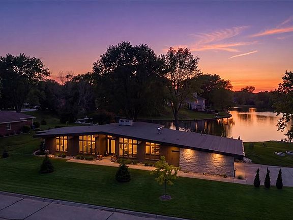 2nd image of 605 Dolphin Dr W