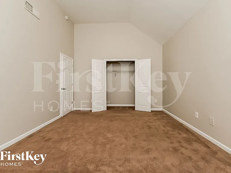 325 Madison Ave — Photo 12