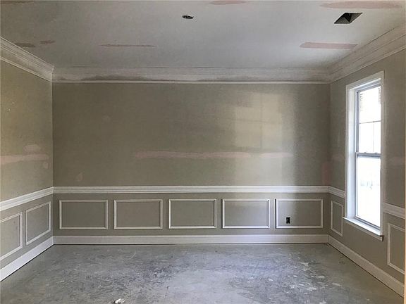 4th image of 43 Wellington Cir