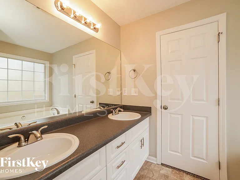 1360 Princeton View Ct — Photo 11