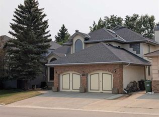 935 N Shawnee Dr SW, Calgary, AB T2Y 2G9