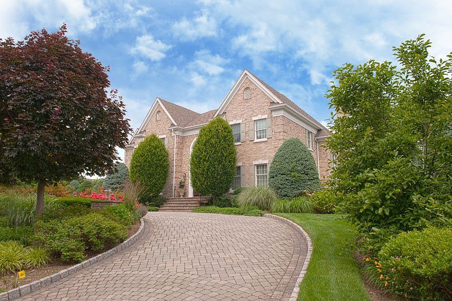 1st image of 512 Crankshaw Pl