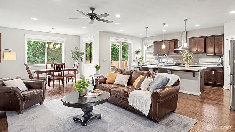 4th image of 5015 327th Avenue NE