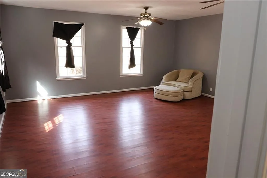 4 bed, 2.0 bath, 2062 sqft, $2,200 — Photo 2