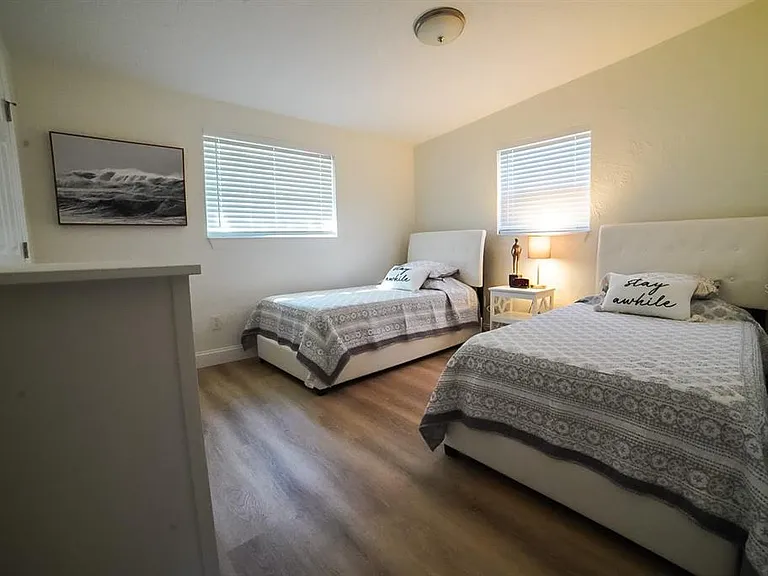 1639 Saint Catherine Dr W — Photo 15