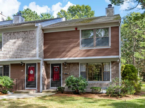 195 Falmouth Road APT 3F, Mashpee, MA 02649