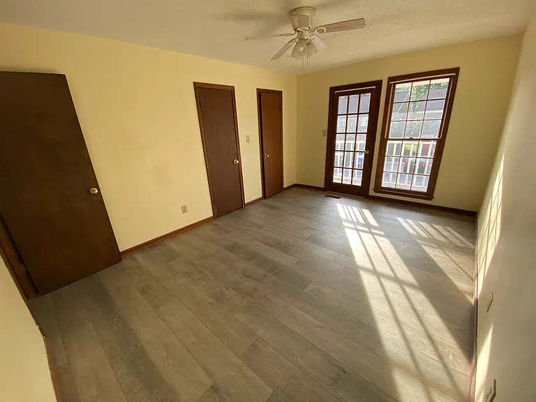 114 Colonial Ct — Photo 10