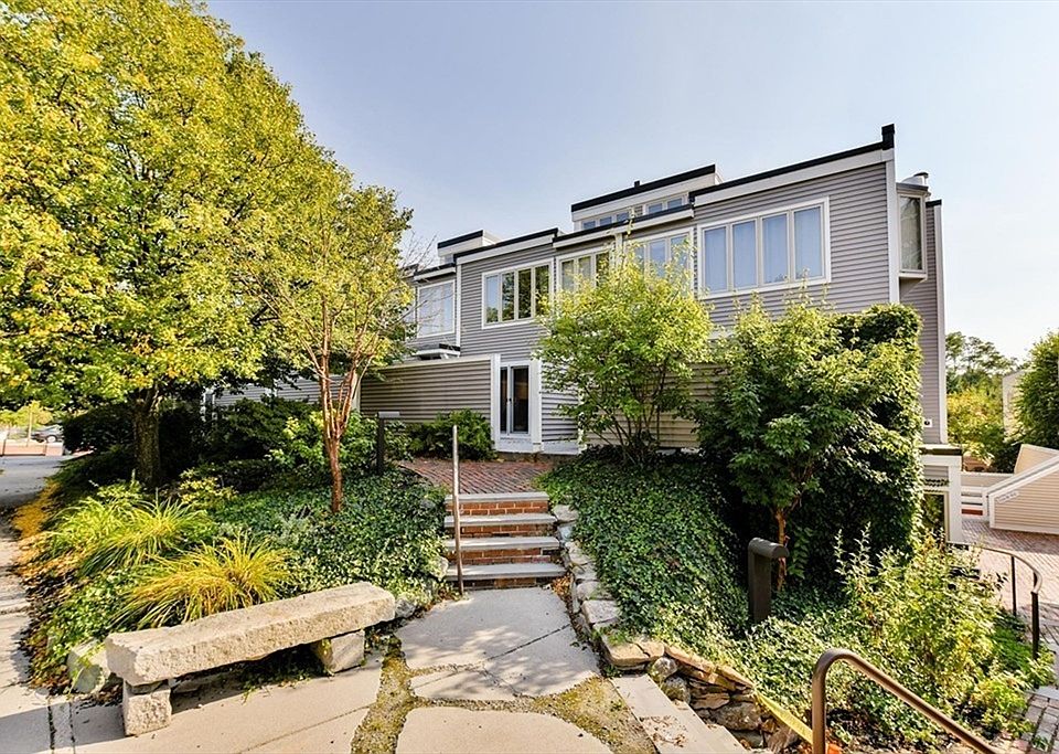 1st image of 676 Huron Ave #4