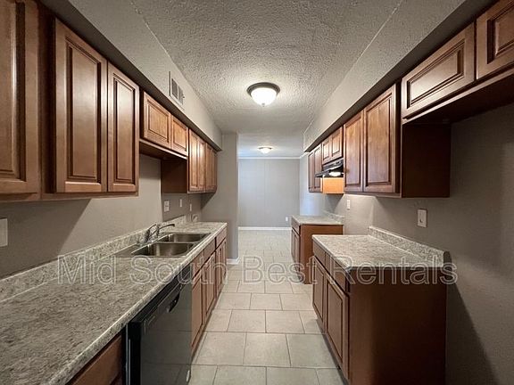 4th image of 6477 Birkenhead Rd