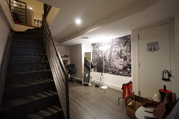 Rented by Rennit Inc. | media 21