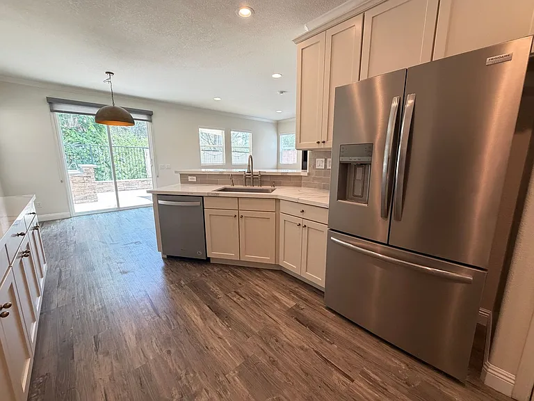 5798 Mapleview Dr — Photo 9