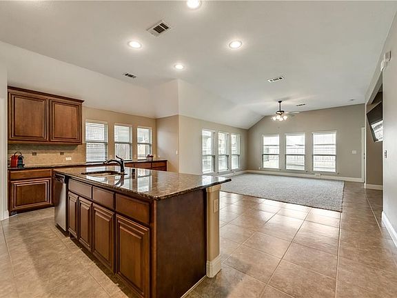 5th image of 514 Kelvington Dr