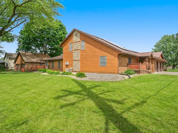 335 E 3rd St, Byron, IL 61010