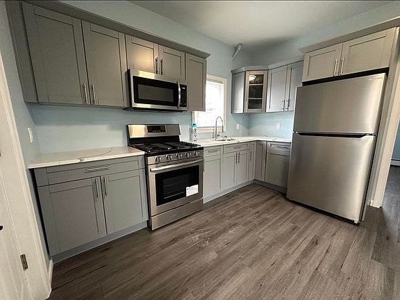 3rd image of 88 Centre Ave Floor 1