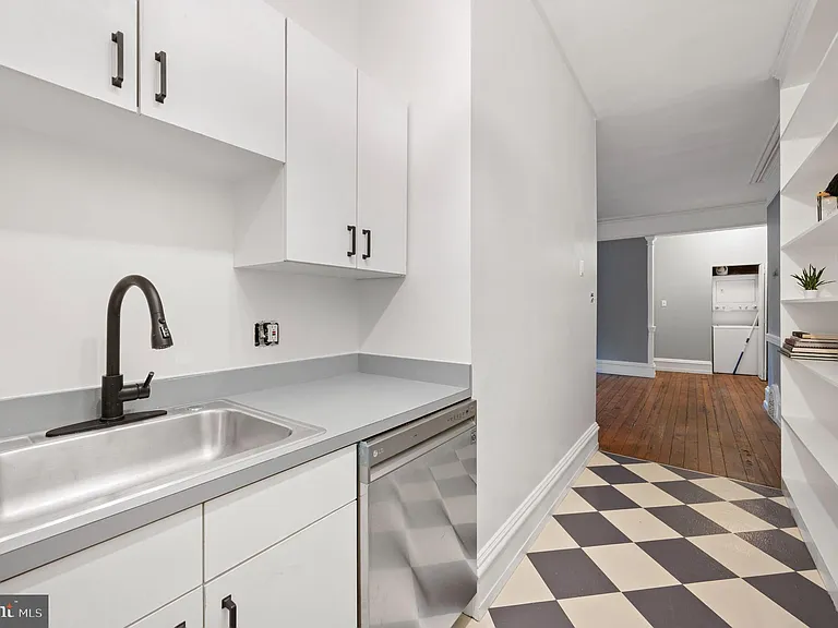 641 N 16th St #1R — Photo 10