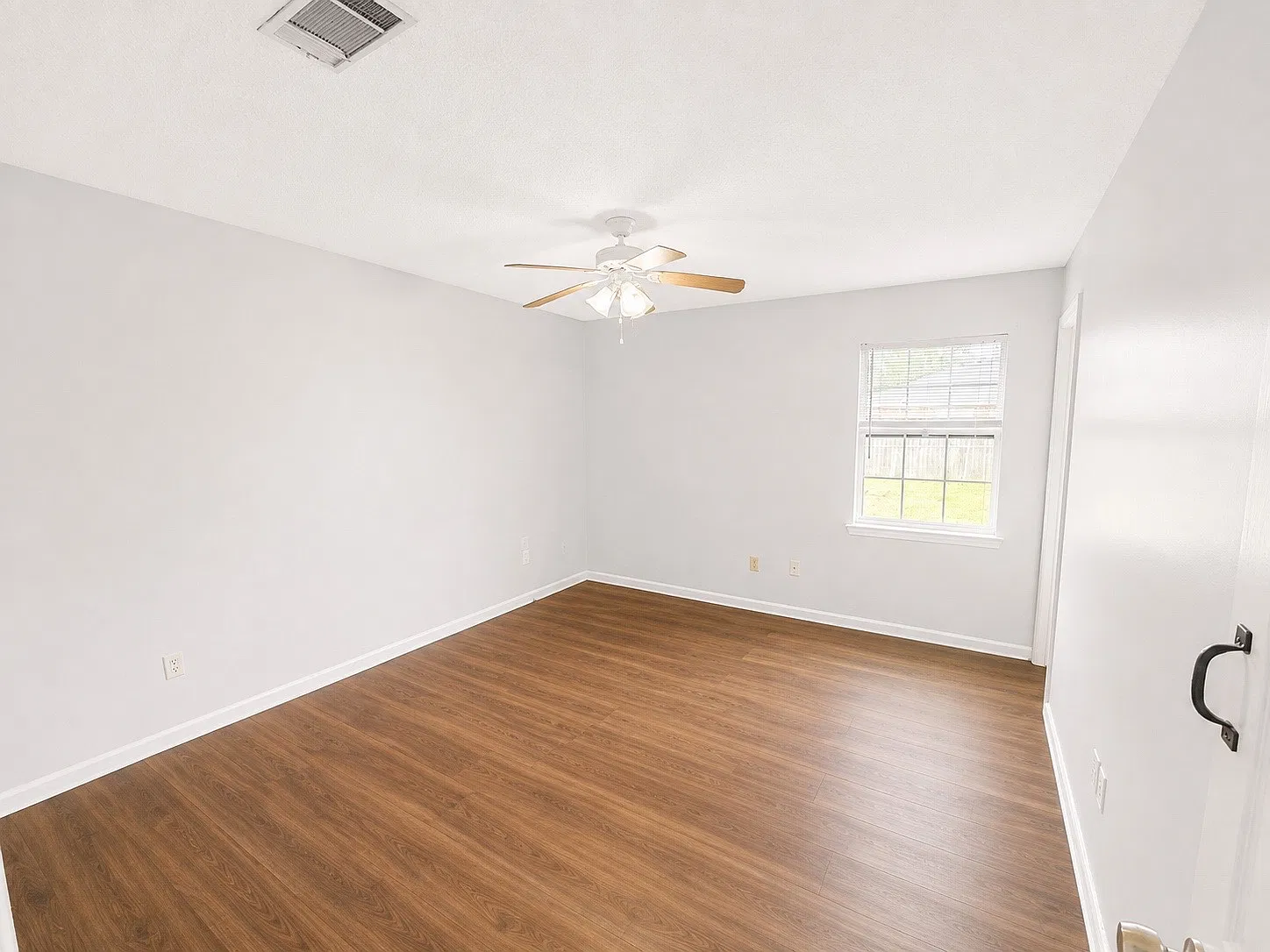 3 bed, 1242 sqft, $1,700 — Photo 4