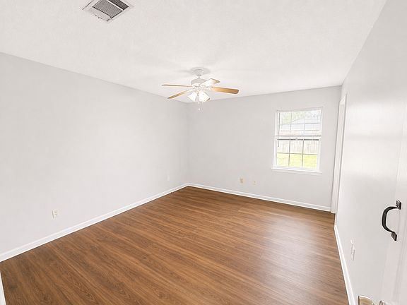 4th image of 682 Sabreena Cir