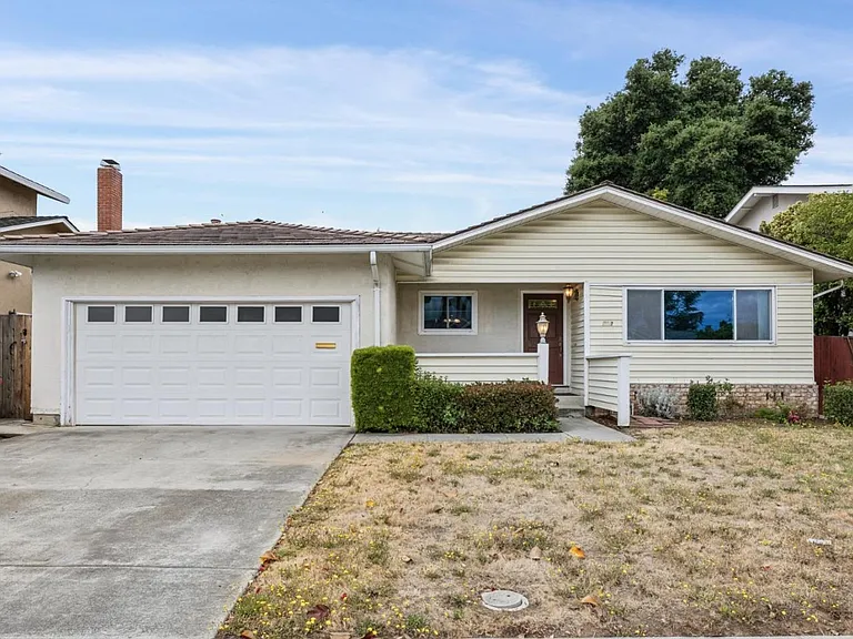 1563 Heron Ave — Photo 3