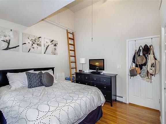 3rd image of 713 Willow Ave APT 5E