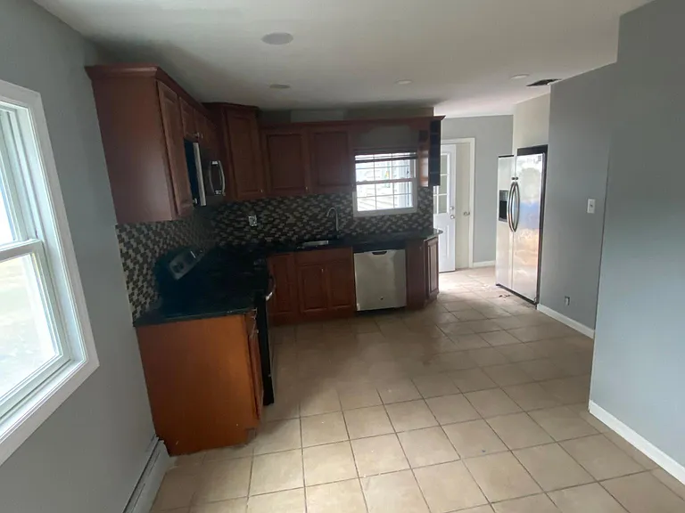 25 Newport Ave — Photo 4