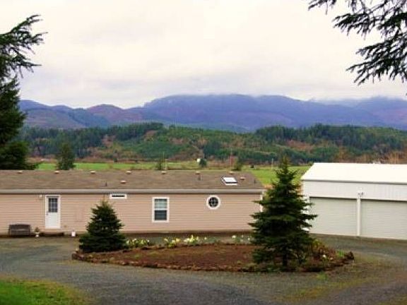 Back of Home w/Shop