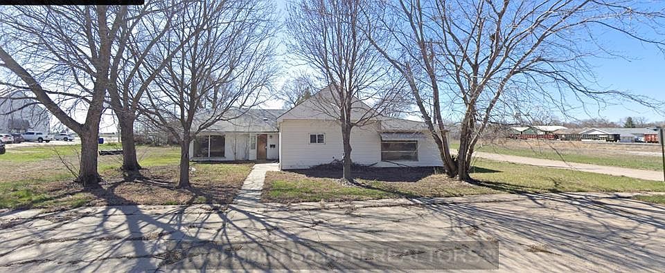 1st image of 513 9th St