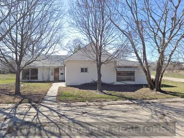 513 9th St, Aurora, NE 68818