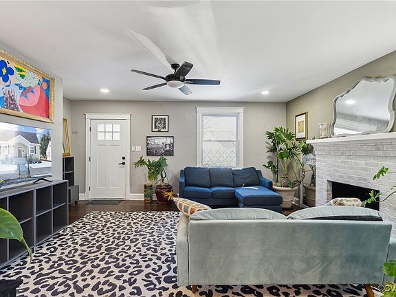5th image of 112 E Blake Ln