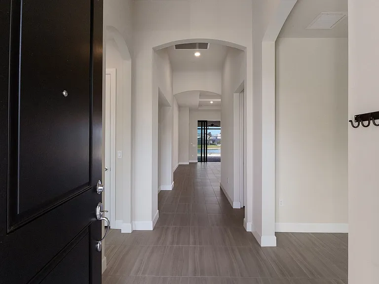 712 Sigsbee Loop — Photo 3