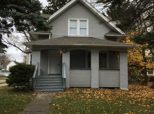 520 8th St #2, Waukegan, IL 60085