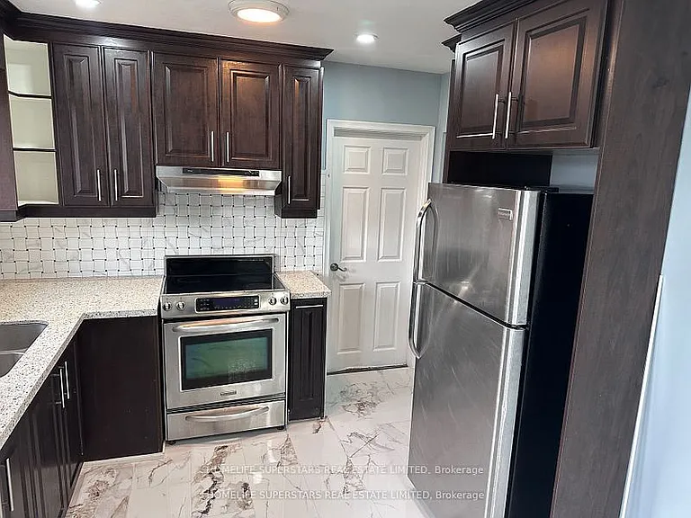 10 Aloma Cres — Photo 5