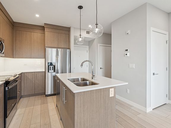 5th image of 6 Merganser Dr W #4105
