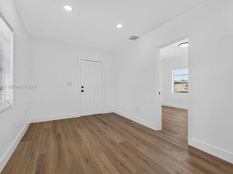 1900 SW 6th St #6 — Photo 7